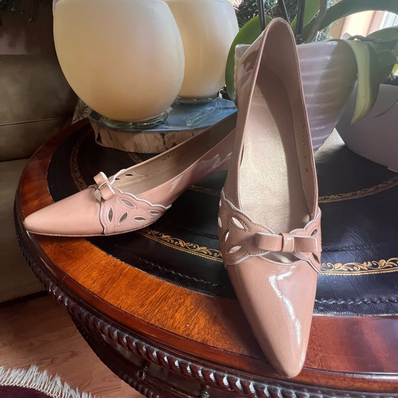 Stuart Weitzman bone patent - Picture 7 of 8